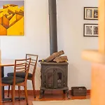 Charming Classic-Rustic Retreat In Historic Lisbon