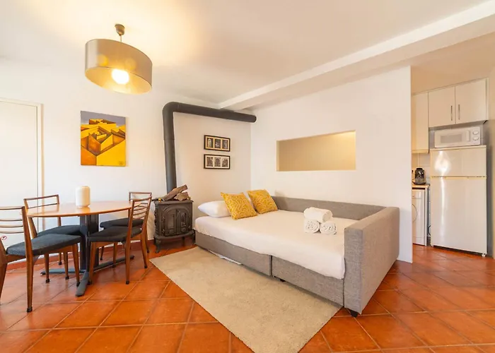 Charming Classic-Rustic Retreat In Historic Lisbon